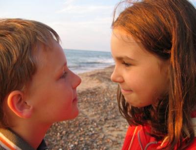 Ciągle razem !<a href="profile.php?lookup=1"> - piotr</a><br/>
		         Komentarzy: 2
 Obejrzano:  37884 Ocena: <img src="images/star.gif" alt="*" style="vertical-align:middle"/><img src="images/star.gif" alt="*" style="vertical-align:middle"/><img src="images/star.gif" alt="*" style="vertical-align:middle"/><img src="images/star.gif" alt="*" style="vertical-align:middle"/>
